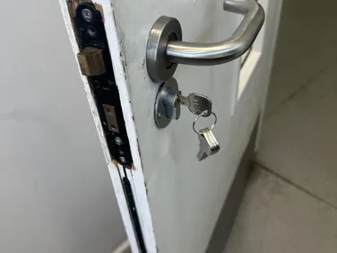 A Retail Unit Locking Properly Again