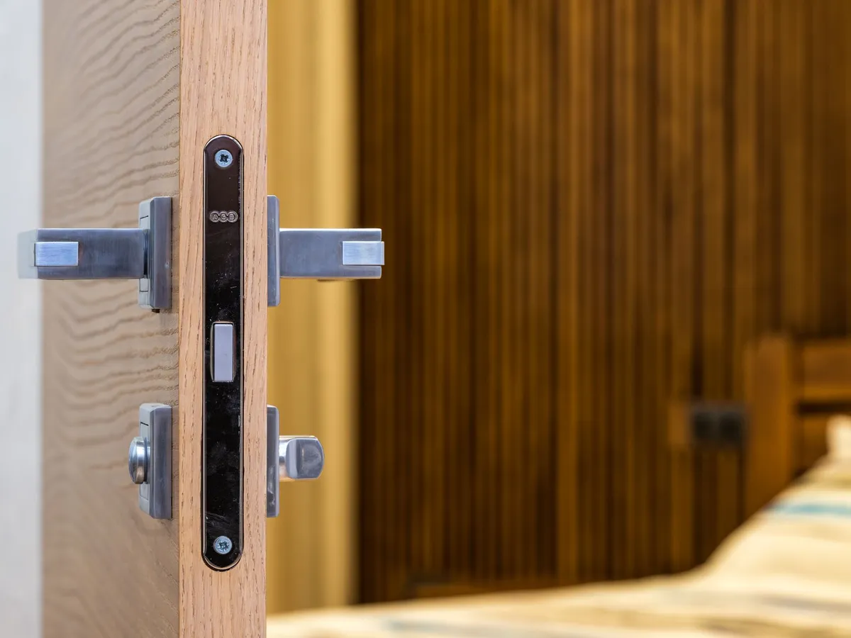 Wooden & composite doors detail image 2