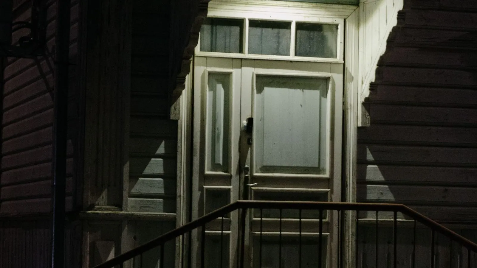 Featured image for Locked Out at Night: What to Do and How to Stay Safe