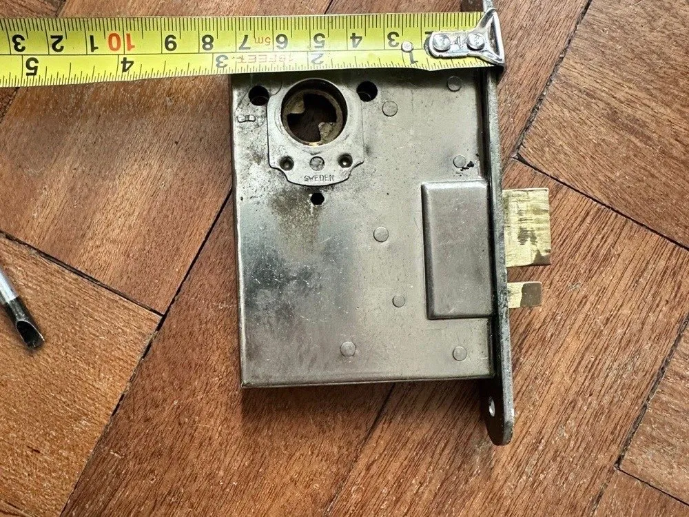 A British Standard Deadlock in a Hardwood Door detail image 2
